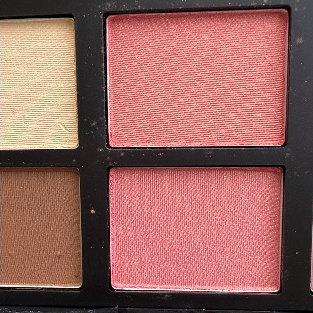 Blush perfect, case sticky and missing pin-great if you need NARS blush palette - Picture 4 of 8
